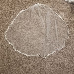 Beautiful finger tip length veil with lace